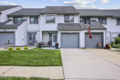 18 Lexington Circle