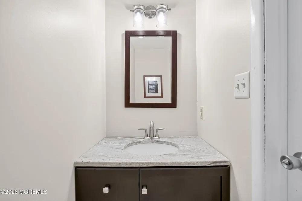 18 Lexington Circle Matawan, NJ 07747