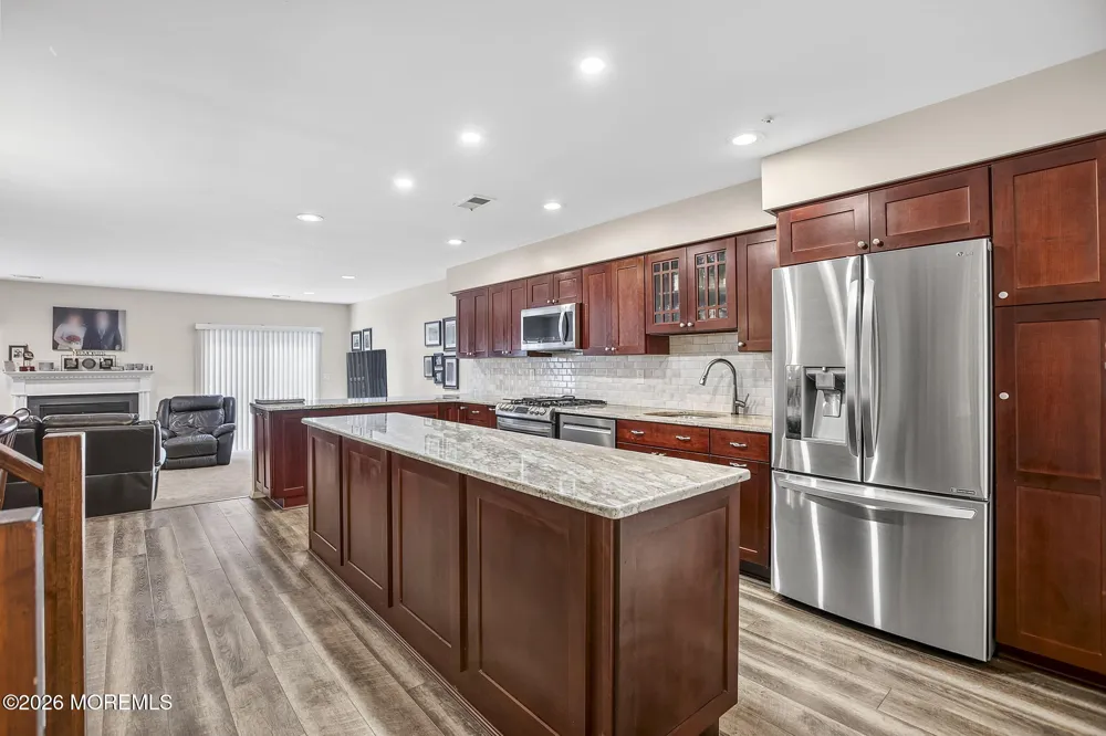18 Lexington Circle Matawan, NJ 07747