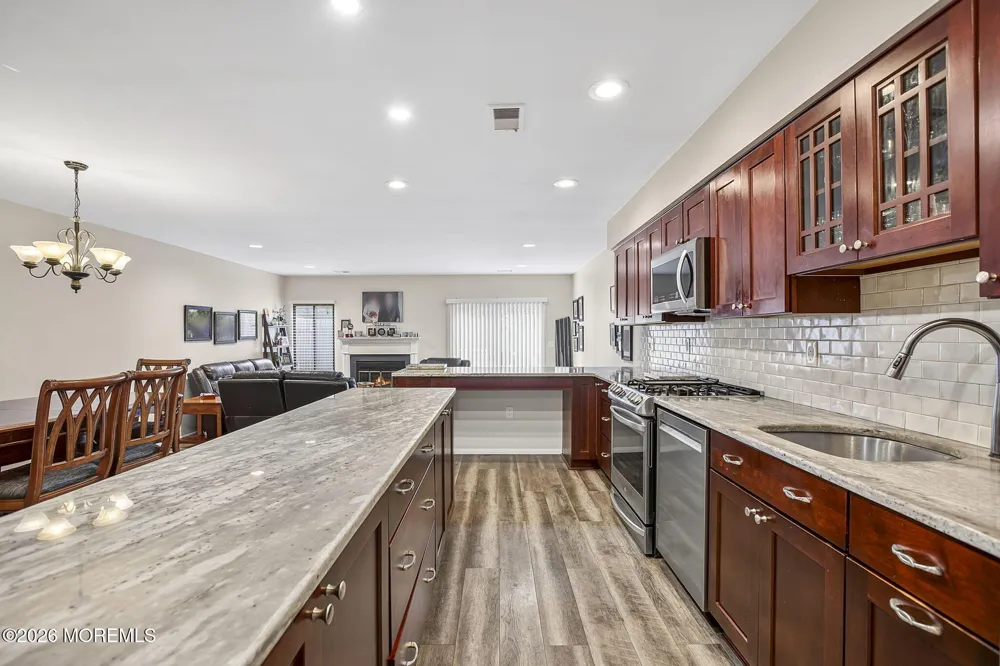 18 Lexington Circle Matawan, NJ 07747