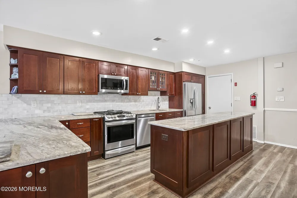 18 Lexington Circle Matawan, NJ 07747
