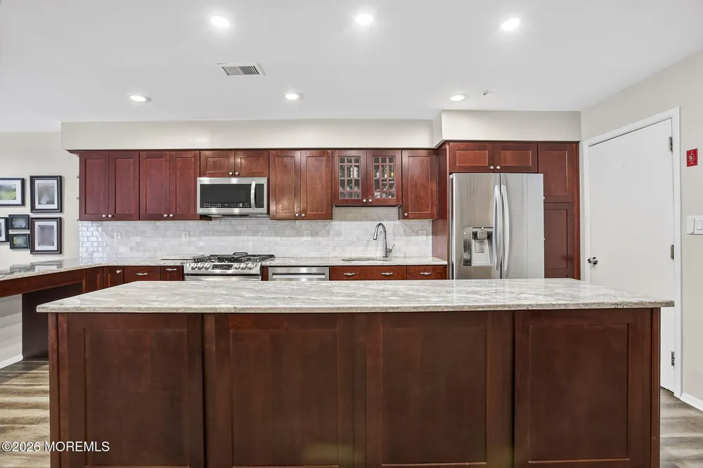 18 Lexington Circle Matawan, NJ 07747