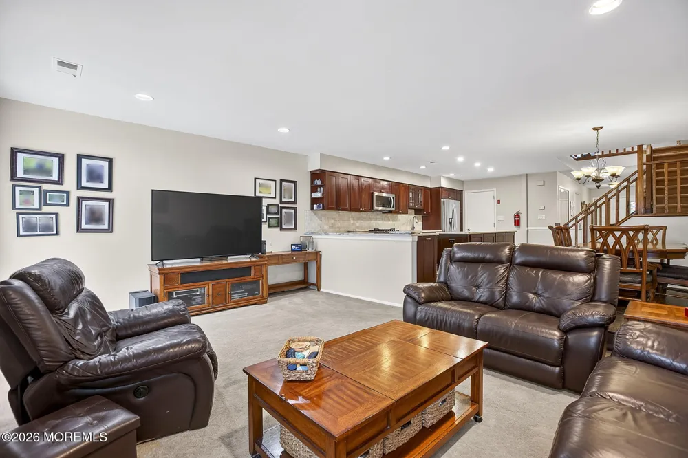 18 Lexington Circle Matawan, NJ 07747