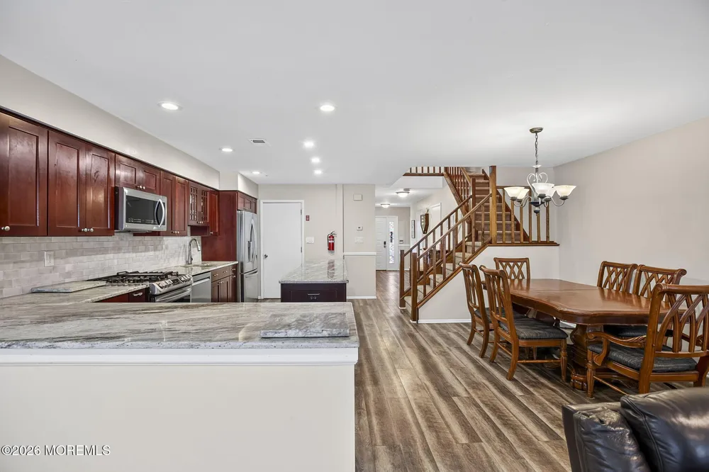 18 Lexington Circle Matawan, NJ 07747