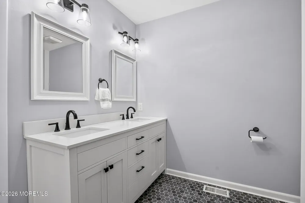 18 Lexington Circle Matawan, NJ 07747