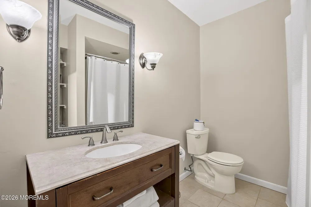 18 Lexington Circle Matawan, NJ 07747