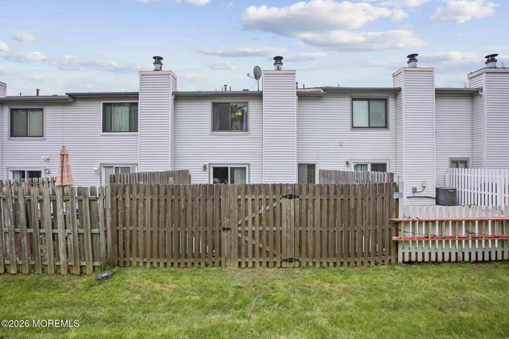 18 Lexington Circle Matawan, NJ 07747