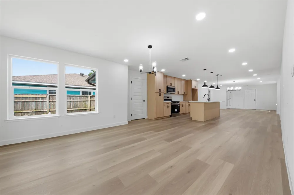 2403 Raymond Street Pasadena, TX 77506