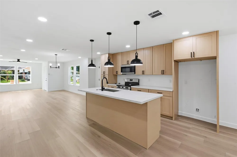 2403 Raymond Street Pasadena, TX 77506