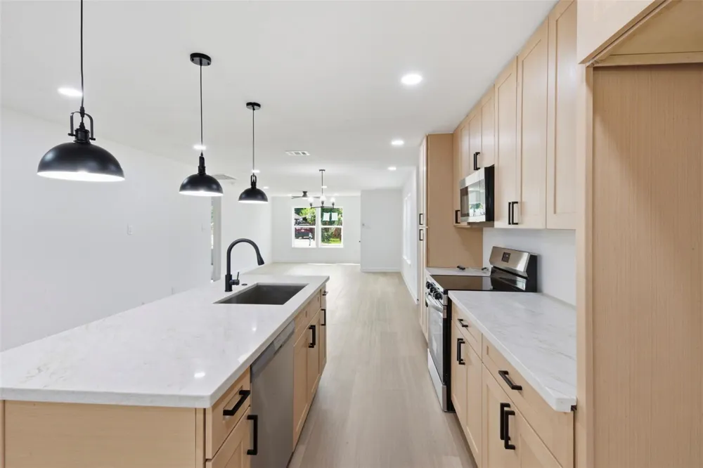 2403 Raymond Street Pasadena, TX 77506