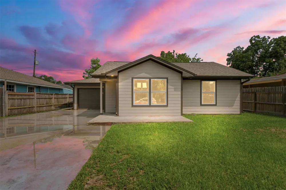 2403 Raymond Street Pasadena, TX 77506