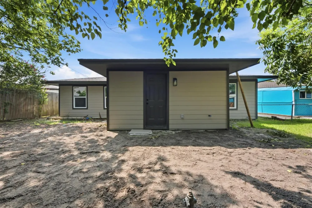 2403 Raymond Street Pasadena, TX 77506