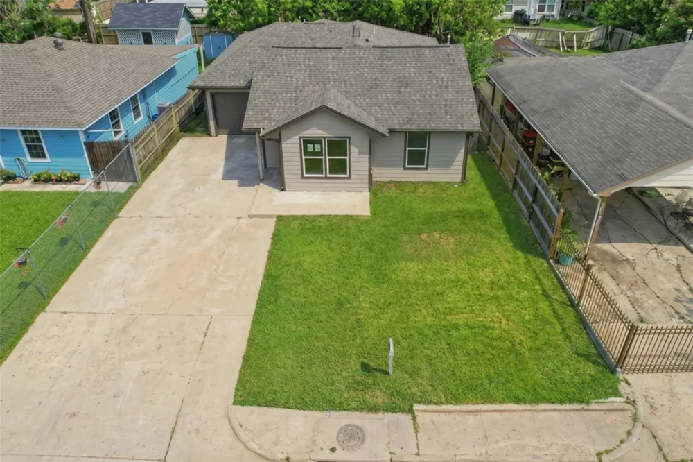 2403 Raymond Street Pasadena, TX 77506