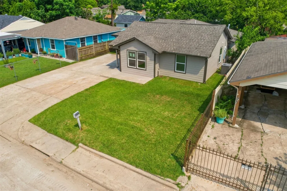 2403 Raymond Street Pasadena, TX 77506