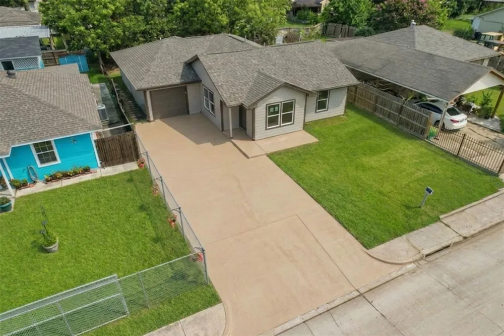 2403 Raymond Street Pasadena, TX 77506