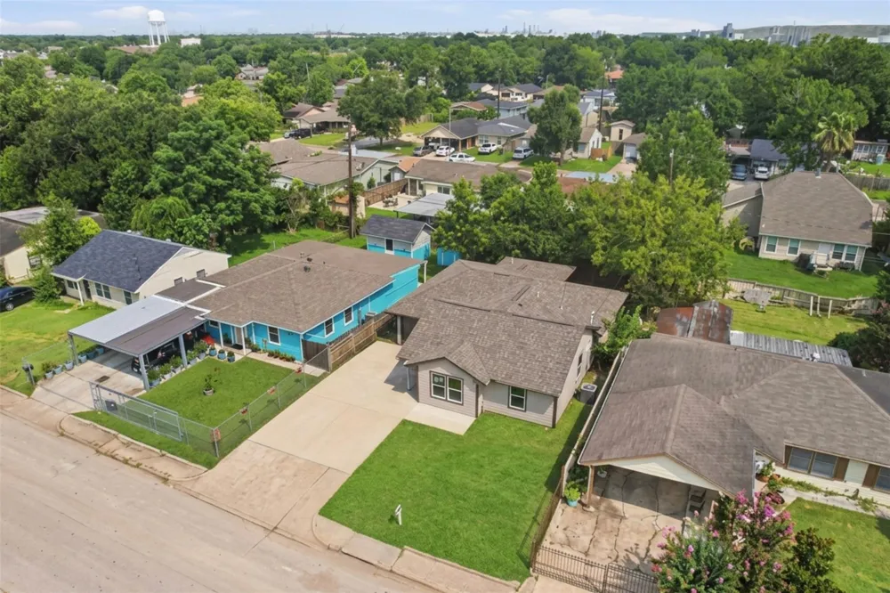 2403 Raymond Street Pasadena, TX 77506
