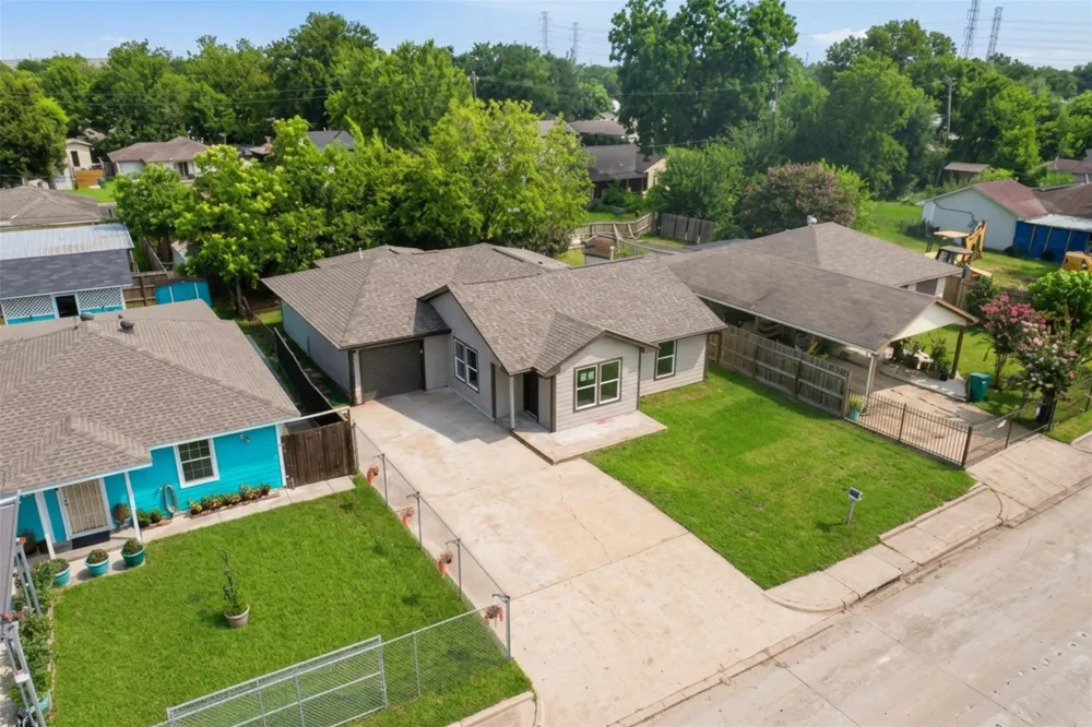 2403 Raymond Street Pasadena, TX 77506