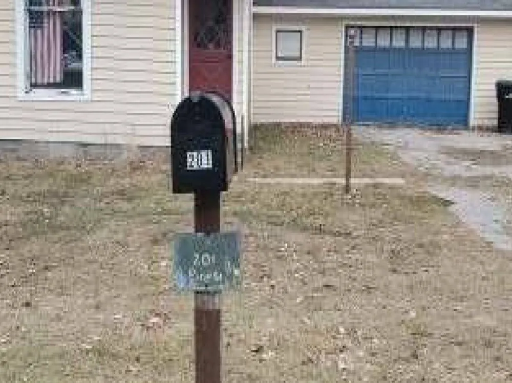 201 N Pine St Sanford, MI 48657