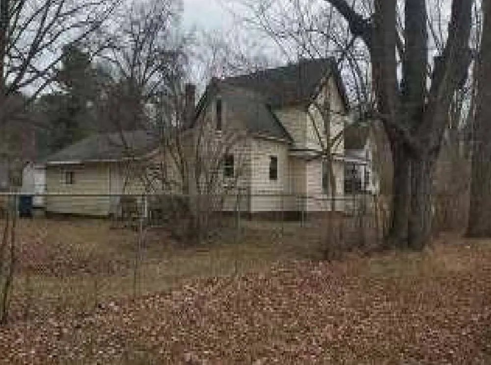 201 N Pine St Sanford, MI 48657
