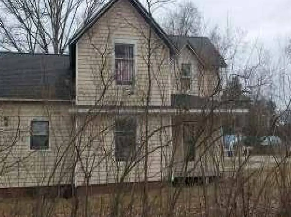 201 N Pine St Sanford, MI 48657