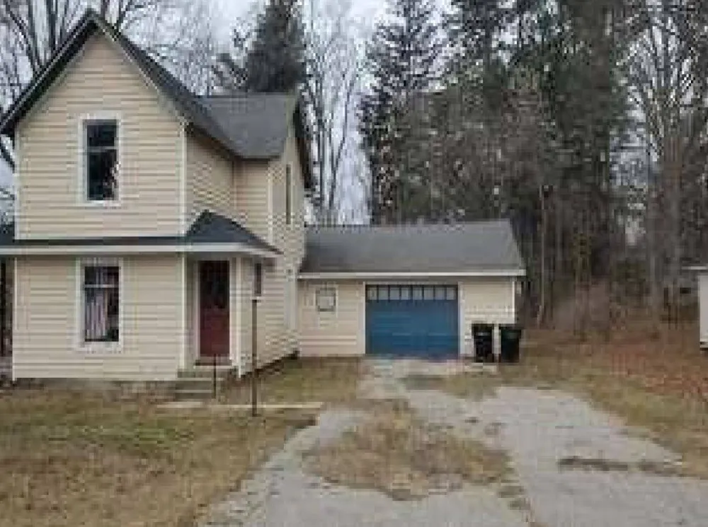 201 N Pine St Sanford, MI 48657