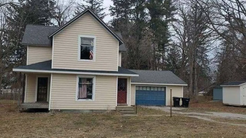 201 N Pine St Sanford, MI 48657