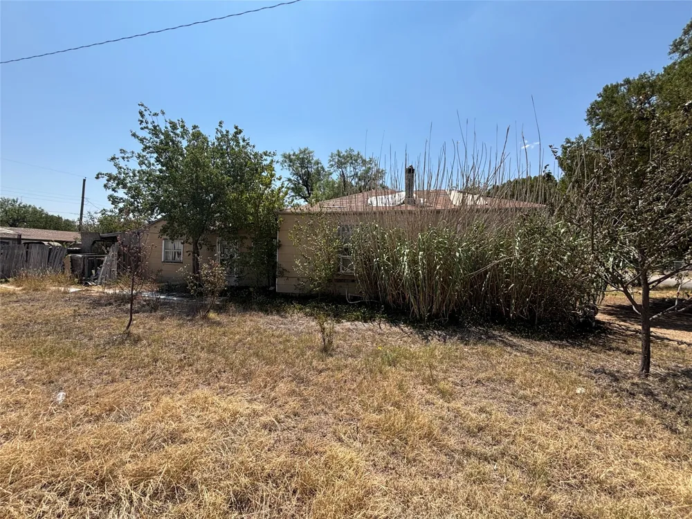 649 Avenue F Hamlin, TX 79520