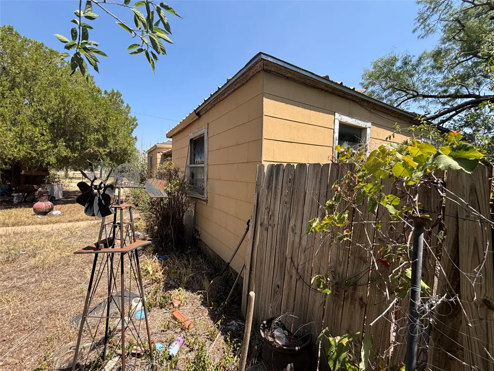 649 Avenue F Hamlin, TX 79520
