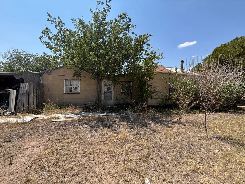 649 Avenue F Hamlin, TX 79520