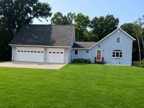3325 Lakewood Drive