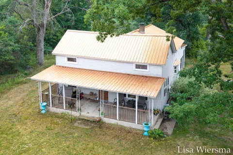 4393 E 8th Street