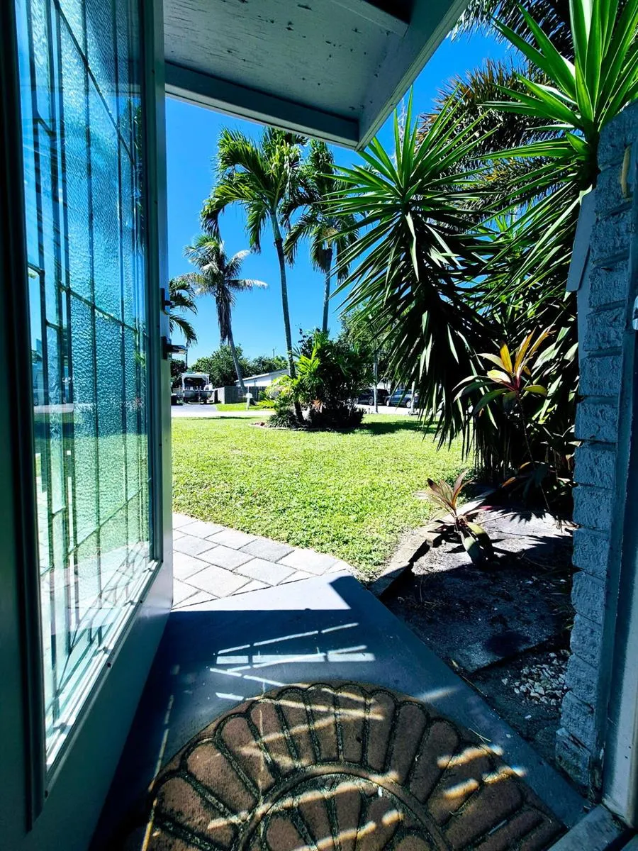 2793 SHAWNEE ROAD #B West Palm Beach, FL 33406