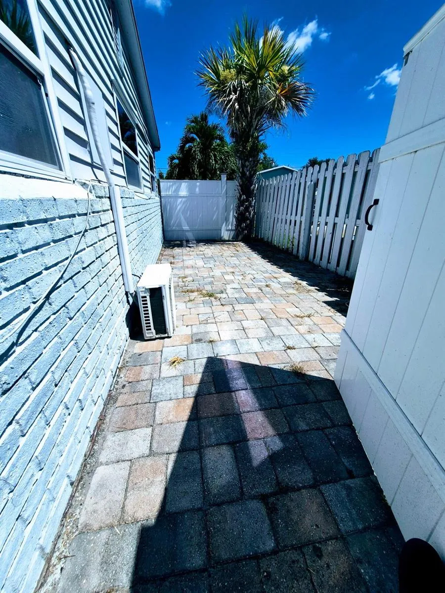 2793 SHAWNEE ROAD #B West Palm Beach, FL 33406