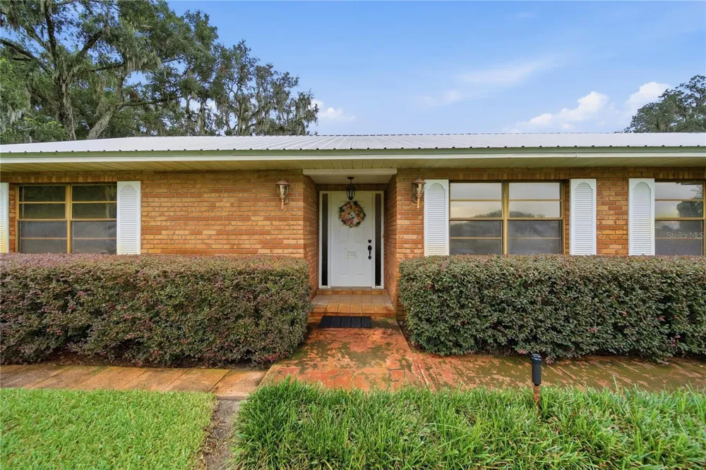 3704 THONOTOSASSA ROAD Plant City, FL 33565