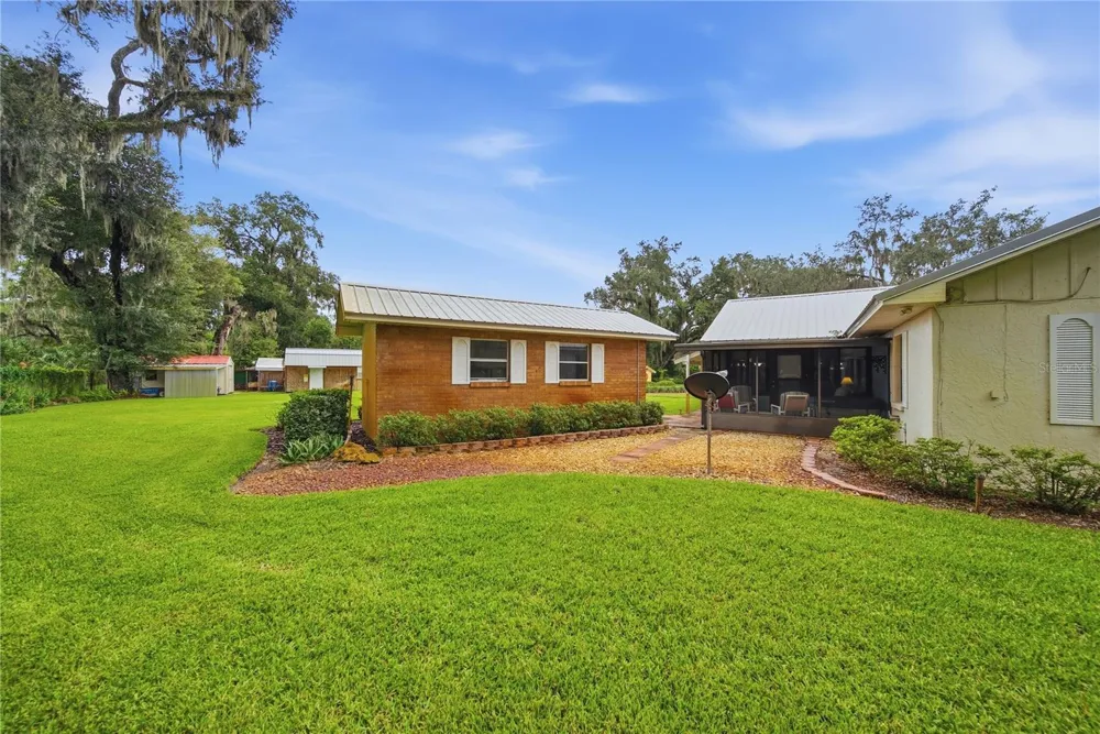 3704 THONOTOSASSA ROAD Plant City, FL 33565