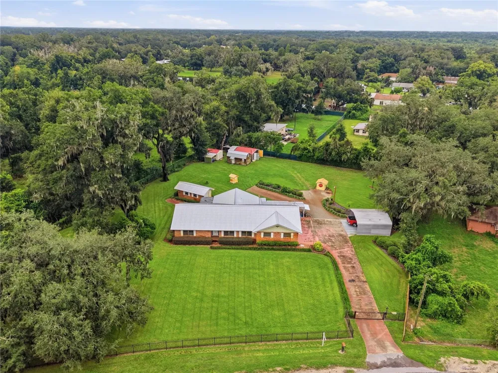 3704 THONOTOSASSA ROAD Plant City, FL 33565