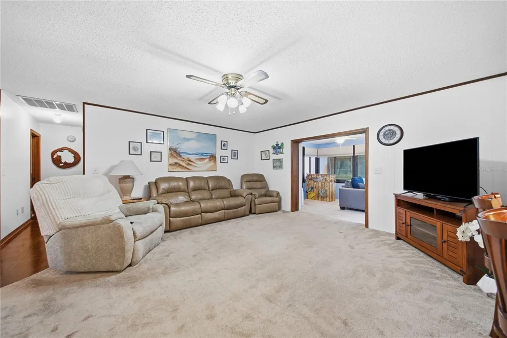 3704 THONOTOSASSA ROAD Plant City, FL 33565