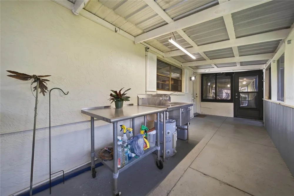 3704 THONOTOSASSA ROAD Plant City, FL 33565