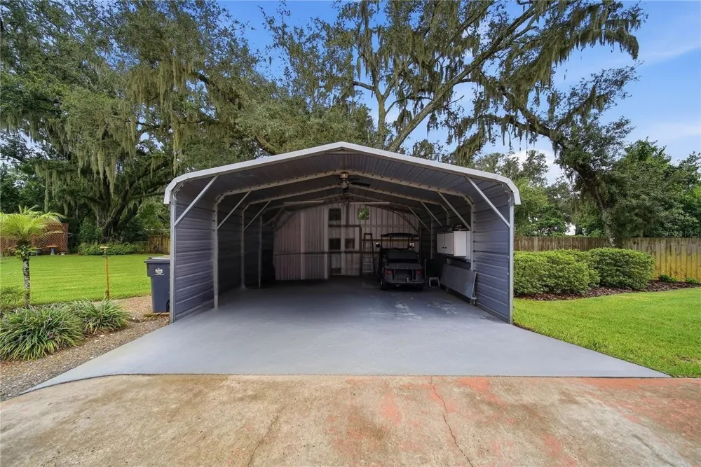 3704 THONOTOSASSA ROAD Plant City, FL 33565