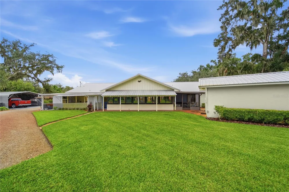 3704 THONOTOSASSA ROAD Plant City, FL 33565