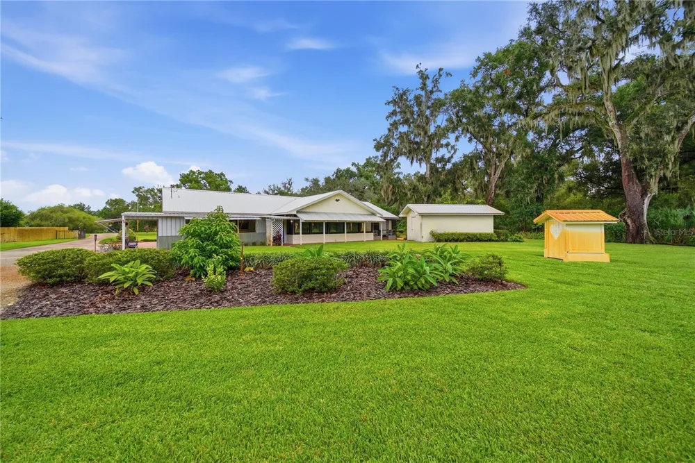 3704 THONOTOSASSA ROAD Plant City, FL 33565