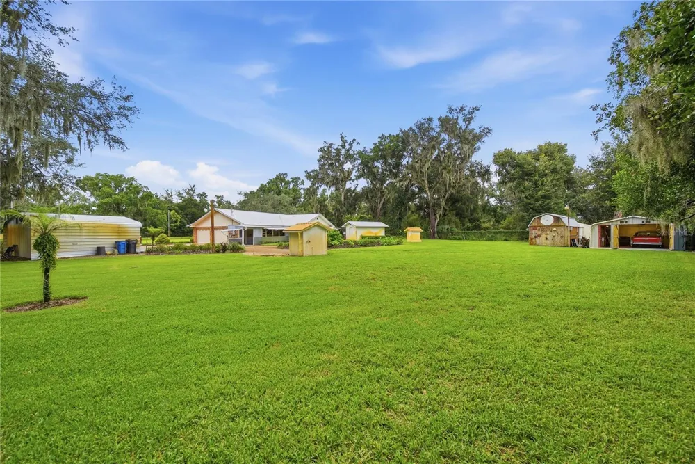 3704 THONOTOSASSA ROAD Plant City, FL 33565