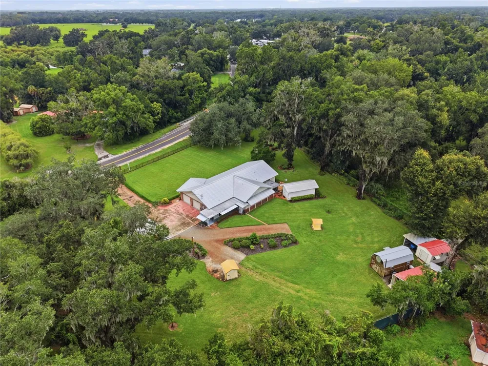 3704 THONOTOSASSA ROAD Plant City, FL 33565