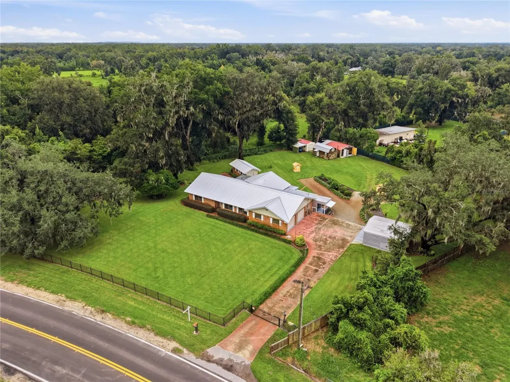 3704 THONOTOSASSA ROAD Plant City, FL 33565
