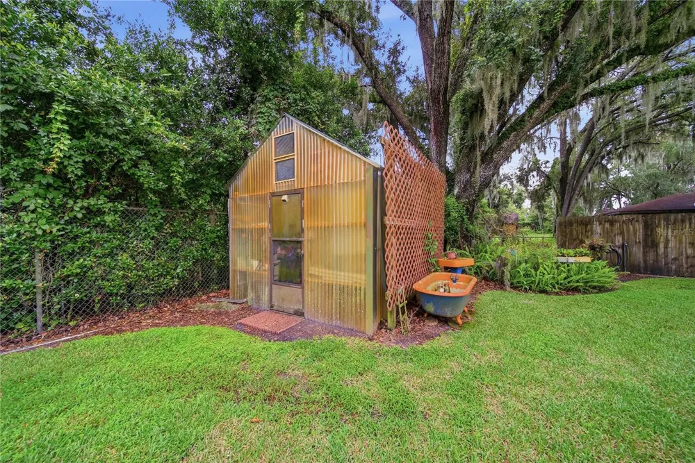 3704 THONOTOSASSA ROAD Plant City, FL 33565