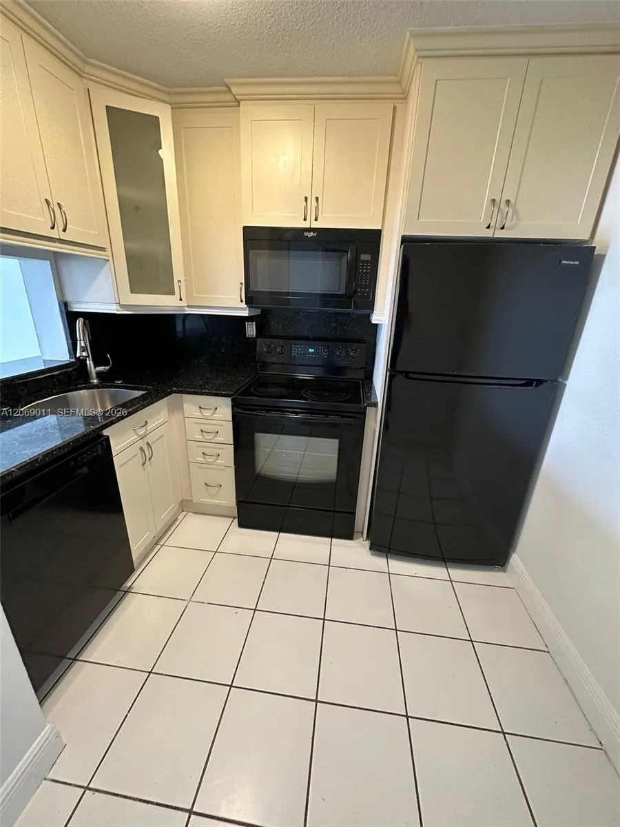 488 NW 165th St Rd #B-614 Miami, FL 33169