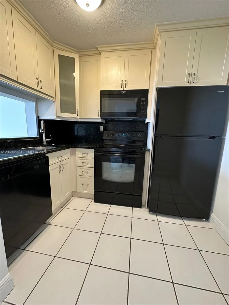 488 NW 165th St Rd #B-614 Miami, FL 33169