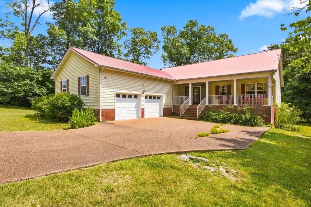 1501 Rebecca Dr Chapel Hill, TN 37034