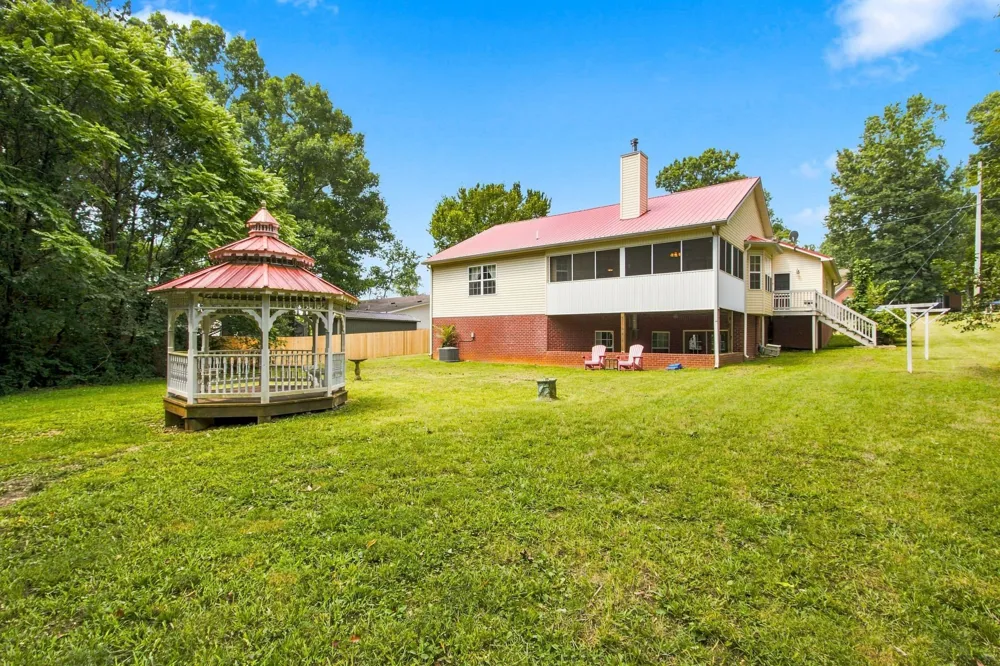 1501 Rebecca Dr Chapel Hill, TN 37034