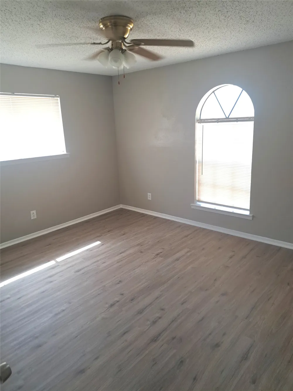 1125 Highbush Drive #1127 Benbrook, TX 76126